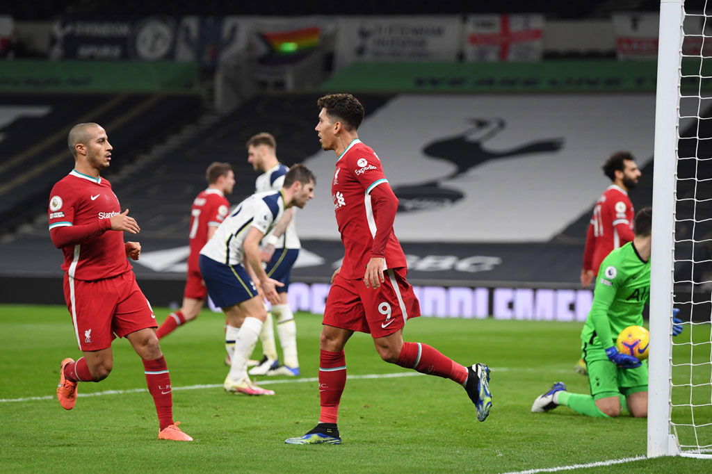 Tepat pada menit keempat injury time, Serge Aurier teledor membiarkan Mane lepas dari kawalannya yang kemudian mengirim umpan tarik yang diselesaikan oleh Roberto Firmino untuk menjadi gol.