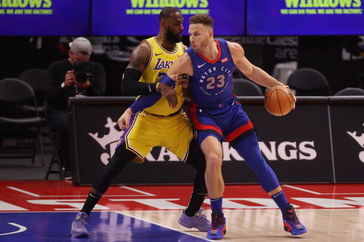 Blake Griffin mengemas 23 poin ketika tuan rumah Detroit Pistons membungkam Los Angeles Lakers dengan skor 107-92, di Little Caesars Arena, Detroit, Michigan, Jumat, 29 Januari 2021 WIB.