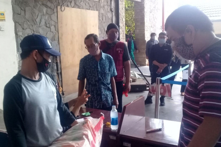 Media Group menyediakan program paket sembako bagi karyawan selama pandemi covid-19. Program tersebut guna mempermudah akses karyawan terhadap kebutuhan pokok sehari-hari.