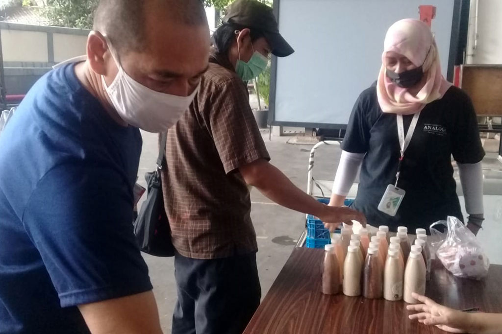 Ketua Koperasi Media Group Andreas M Zay menjelaskan ketersediaan bahan pokok itu diperoleh lewat kerja sama dengan PT Pangansari Utama Food Resource (PUFR) dan Pasar Induk Cipinang. 