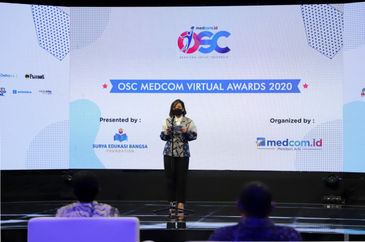 CEO Medcom.id Kania Sutisnawinata memberikan sambutan dalam acara OSC Medcom Virtual Awards 2020, di Jakarta.