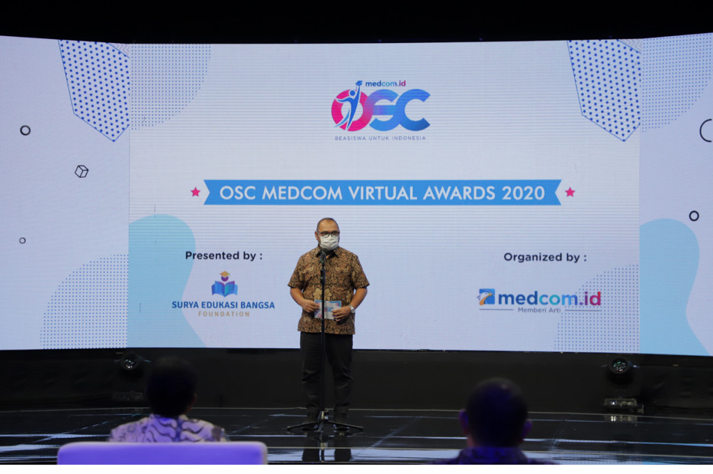 Ketua Yayasan Surya Edukasi Bangsa Mohammad Mirdal Akib memberikan sambutan dalam acara OSC Medcom Virtual Awards 2020, di Jakarta.