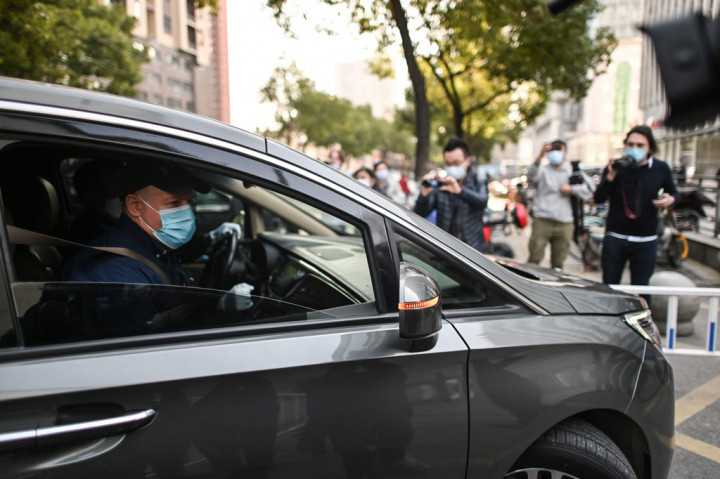 Setelah bertemu dengan para ilmuwan Tiongkok sehari sebelumnya, tim tersebut berangkat ke Rumah Sakit Pengobatan Tiongkok dan Barat Terpadu di Provinsi Hubei. Zhang Jixian, direktur departemen pernapasan dan perawatan kritis RS tersebut, telah dikutip oleh media pemerintah sebagai orang pertama yang melaporkan virus korona. Zhang pada akhir 2019 merawat pasangan lansia, yang hasil pemindaian tomografi terkomputasi (CT scan) mereka menunjukkan perbedaan dari pneumonia biasa.