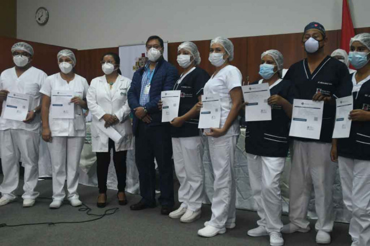 Negara Amerika Selatan itu juga telah menandatangani kesepakatan dengan Institut Serum India untuk mendapatkan 5 juta dosis vaksin yang diproduksi oleh AstraZeneca, yang mengalami masalah dalam memenuhi pesanan karena masalah produksi. Bolivia juga harus menerima 5 juta dosis AstraZeneca melalui sistem distribusi Covax PBB.