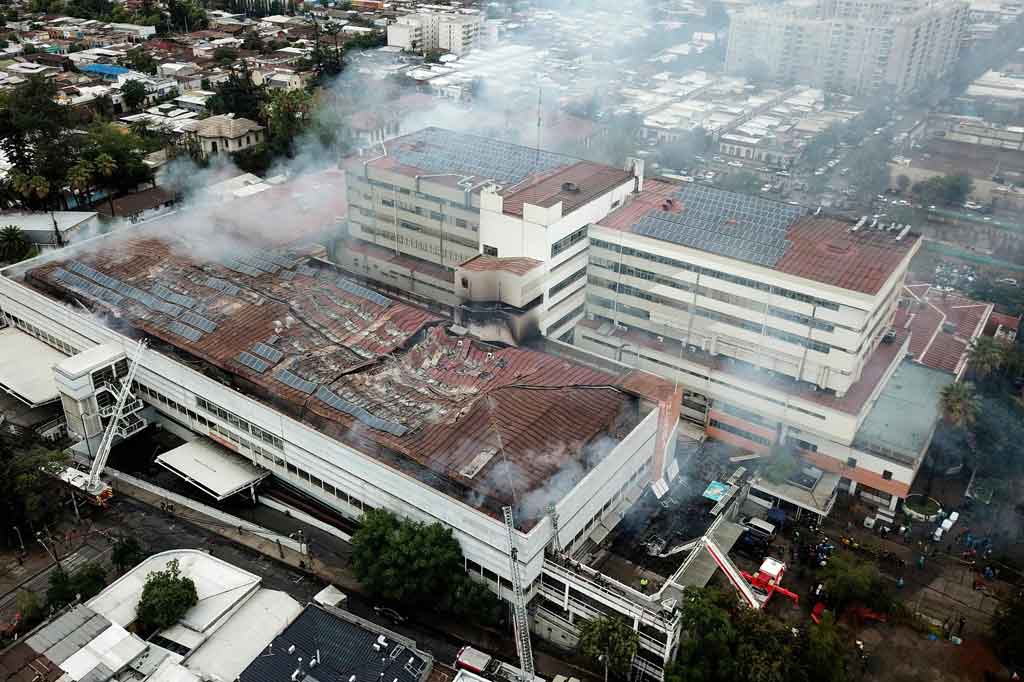 Kebakaran di RS San Borja terjadi pada Sabtu dini hari waktu setempat dan memaksa evakuasi sebagian pasien dari bangunan karena asap dan api. Tidak ada laporan korban jiwa maupun luka-luka akibat insiden yang mempengaruhi unit pediatrik tersebut.