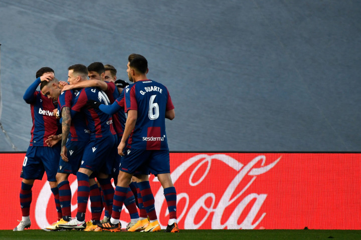 Roger Marti melakukan selebrasi usai mencetak gol ke gawang Real Madrid.