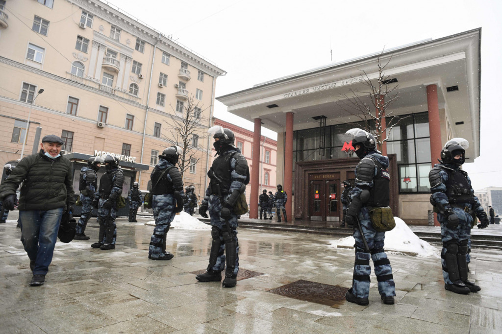 Otoritas kota Moskow juga menutup beberapa stasiun metro pusat dan mengalihkan transportasi darat. AFP Photo/Natalia Kolesnikova
