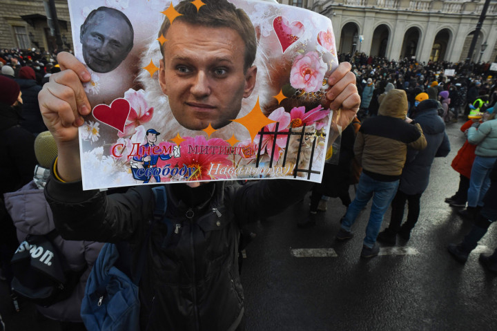 Navalny ditahan di bandara Moskow pada pertengahan Januari lalu setelah kembali dari Jerman, pasca pulih dari keracunan. AFP Photo/Olga Maltseva
