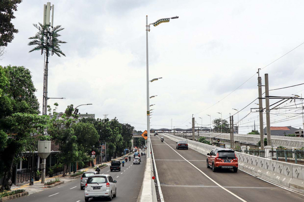 Pemprov DKI Jakarta melalui Dinas Bina Marga melakukan uji coba lalu lintas flyover Tapal Kuda Lenteng Agung dan Tanjung Barat selama tiga hari kedepan.