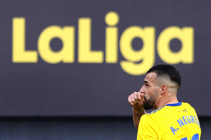 Namun Cadiz tak tinggal diam. Melalui skema serangan balik, Alvaro Negredo berhasil mengoyak gawang Jan Oblak pada menit ke-35.