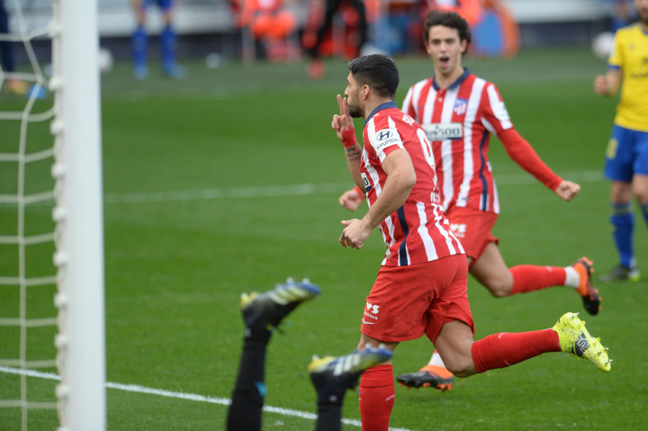 Lima menit setelah babak kedua dimulai, Atletico menambah keunggulan melalui penalti Suarez. Penalti diberikan usai Lemar dijatuhkan di kotak penalti.