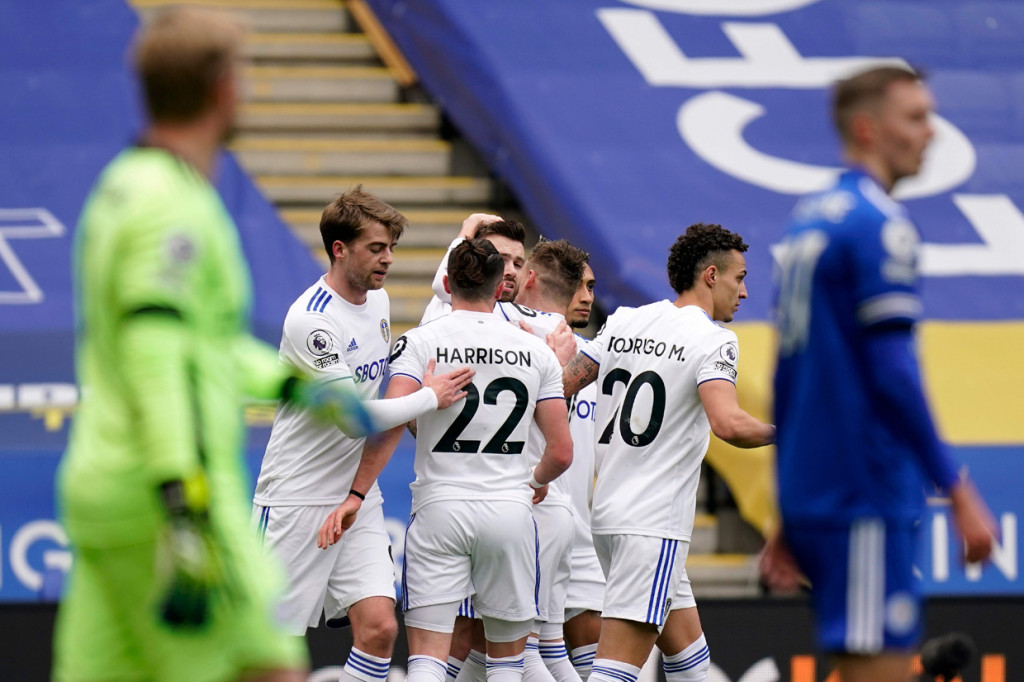 Sementara itu, tiga gol kemenangan Leeds United masing-masing dibukukan Stuart Dallas (15'), Patrick Bamford (70'), dan Jack Harrison (84'). AFP Photo/Tim Keeton