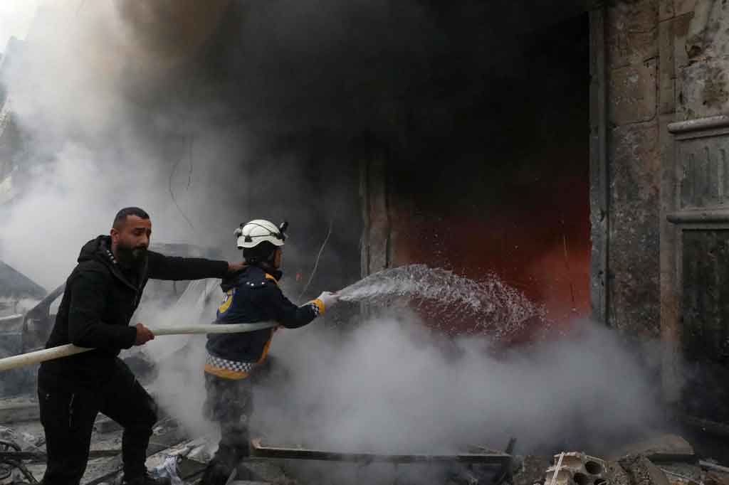 Observatorium menambahkan, dalam insiden kedua, sebuah bom mobil menargetkan sebuah pos pemeriksaan yang diawaki oleh pemberontak pro-Turki di dekat Kota Al-Bab, menewaskan lima pejuang.