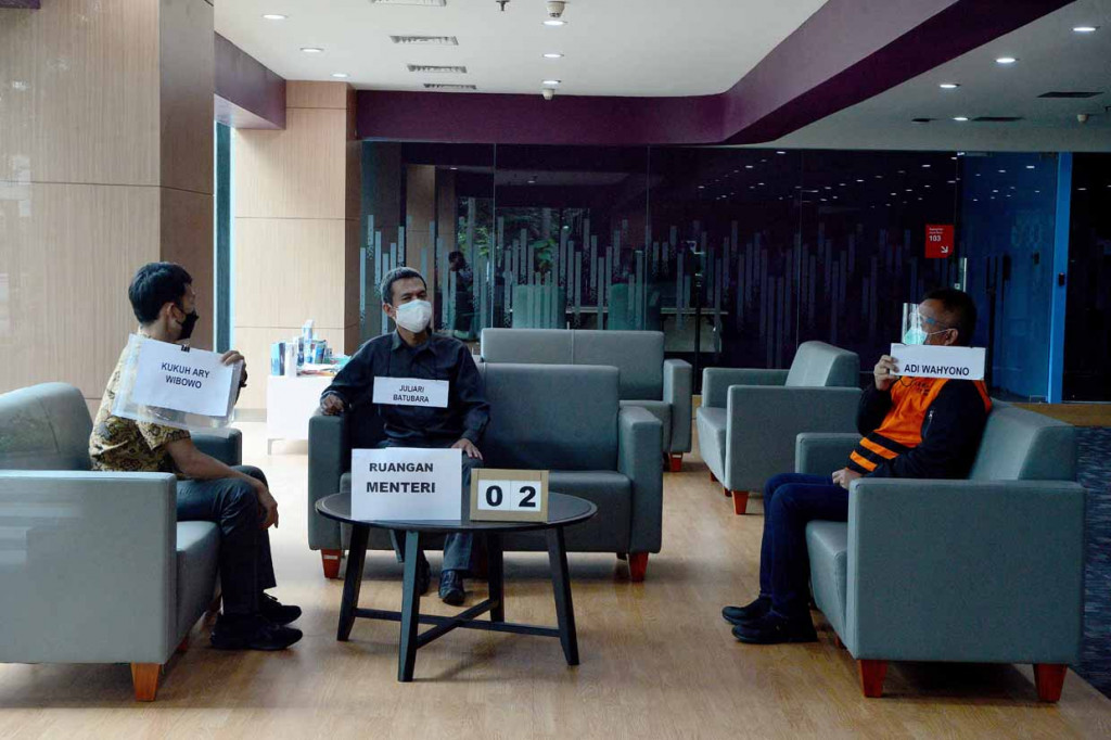 Rekonstruksi itu dilakukan penyidik di gedung Pusat Edukasi Antikorupsi KPK Jakarta pada Senin, 1 Februari 2021, dalam 15 adegan.