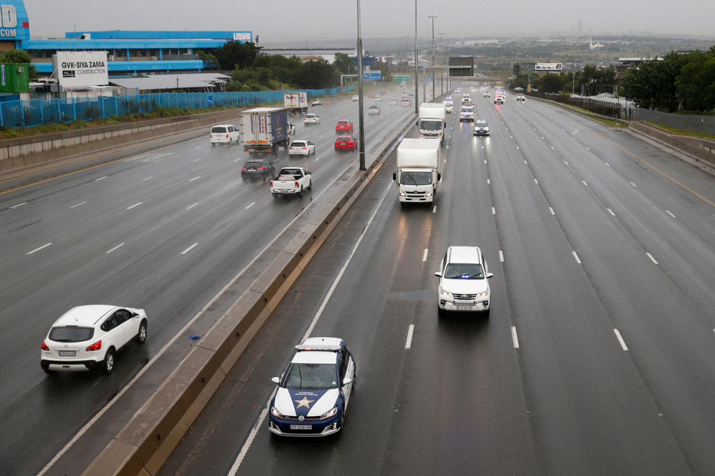 Afrika Selatan menerima pasokan vaksin Corona Covid-19 ke negaranya. Kedatangan paket-paket vaksin virus korona ini seperti menjadi secercah sinar terang pada sebuah hari mendung di Johannesburg.