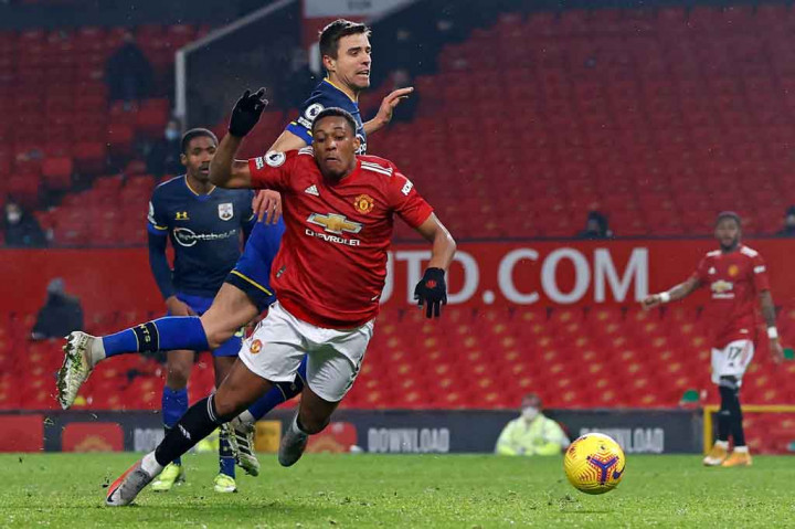 MU kemudian makin menjauh lewat gol-gol Anthony Martial dan Scott McTominay untuk membuat kedudukan menjadi 6-0.