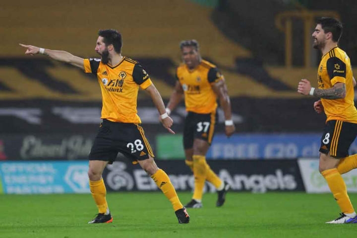 Unggul jumlah pemain dimanfaatkan Wolverhampton untuk berbalik unggul pada menit ke-49 lewat tembakan jarak jauh Joao Moutinho.