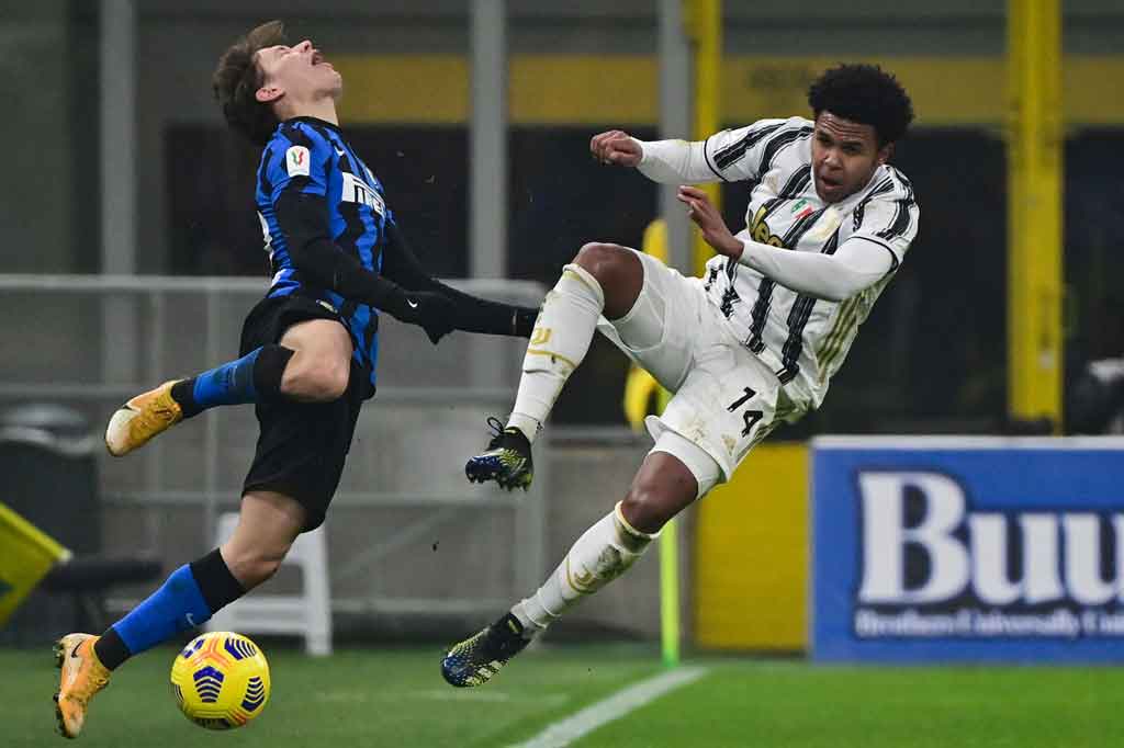 Kedua tim baru bertemu dalam pertandingan Liga Italia 16 hari silam di mana Inter menang 2-0 di tempat yang sama. Nerrazurri tidak diperkuat Romelu Lukaku dan Achraf Hakimi yang terkena skorsing, sedangkan Juve tidak dapat memainkan Paulo Dybala dan Aeron Ramsey.