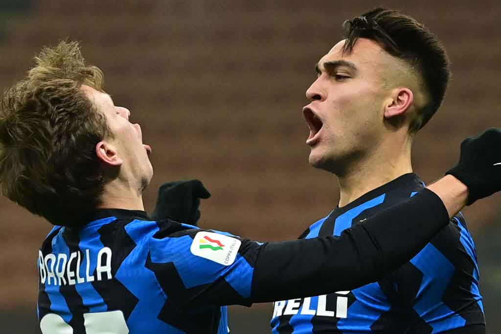Inter unggul lebih dulu pada menit ke-9 melalui gol yang lahir dari kerja sama apik antara Nicolo Barella dengan Lautaro Martinez. Barella bergerak di sisi kanan kemudian mengoper ke Martinez yang mampu mencuri posisi dari Matthijs de Ligt untuk menaklukkan kiper veteran Gianluigi Buffon.