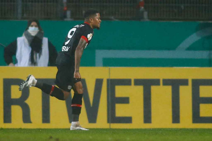 Setelah ditahan seri tanpa gol selama 90 menit, Leverkusen unggul lebih dulu persis sebelum babak pertama perpanjangan waktu usai melalui Leon Bailey.