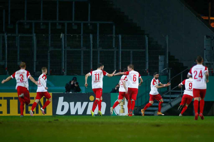 Pada menit ke-117 Simon Engelmann memastikan kemenangan Essen, yang menyingkirkan klub divis dua Fortuna Dusseldorf pada babak sebelumnya.