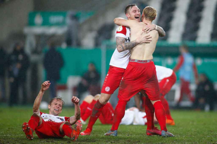 Essen terakhir mengangkat trofi ini pada 1953. Mereka tak pernah masuk Bundesliga sejak terdegradasi pada 1977.