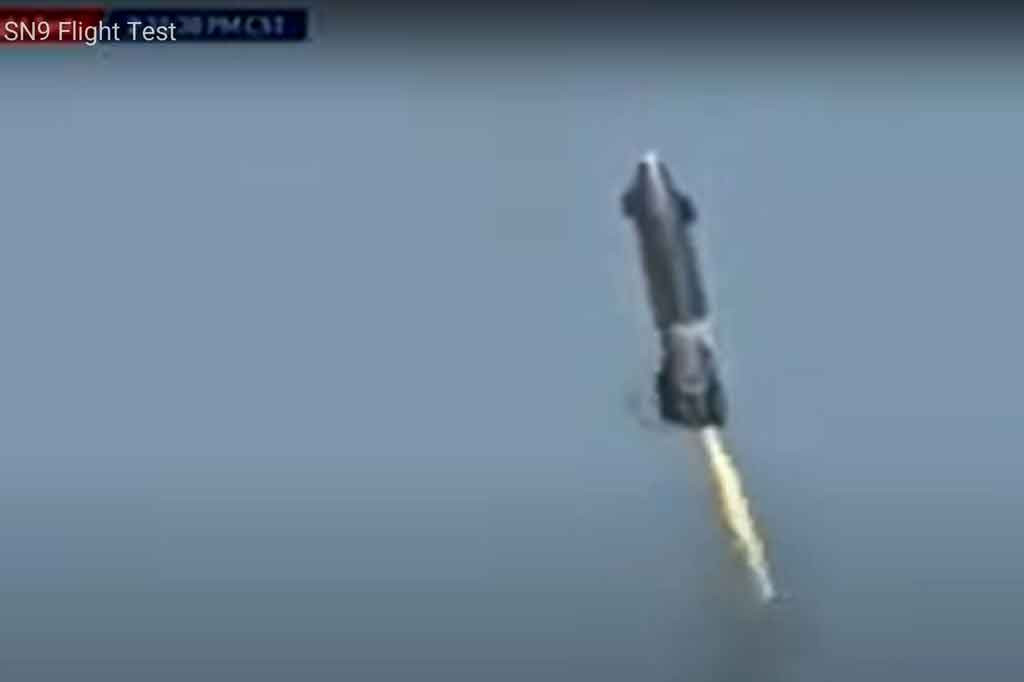 Saat roket berusaha untuk kembali ke posisi vertikal untuk mendarat, masalah dimulai, dengan rekaman yang menunjukkan bahwa roket meluncur terlalu cepat dan pada sudut yang buruk. Roket kemudian mencoba mendarat, namun meledak. 