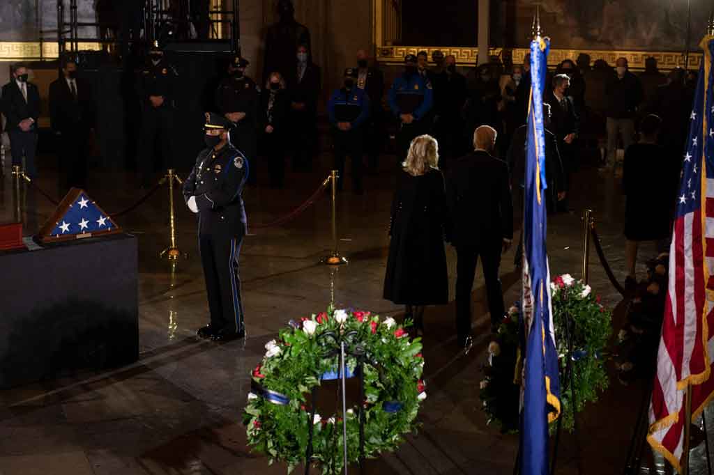 Menurut Kepolisian Capitol, anggota pasukan berusia 42 tahun tersebut sempat kembali ke kantornya, di mana dia kemudian pingsan dan dibawa ke rumah sakit. Dia meninggal keesokan harinya, menjadikan korban tewas akibat kekerasan itu menjadi lima orang.
