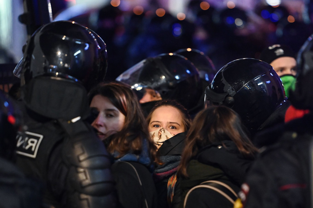 Para pendukung Navalny juga meminta massa untuk berkumpul di pusat kota Moskow meskipun tempat itu dijaga ketat polisi. AFP Photo/Kirill Kudryavtsev