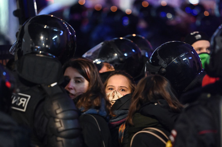 Para pendukung Navalny juga meminta massa untuk berkumpul di pusat kota Moskow meskipun tempat itu dijaga ketat polisi. AFP Photo/Kirill Kudryavtsev