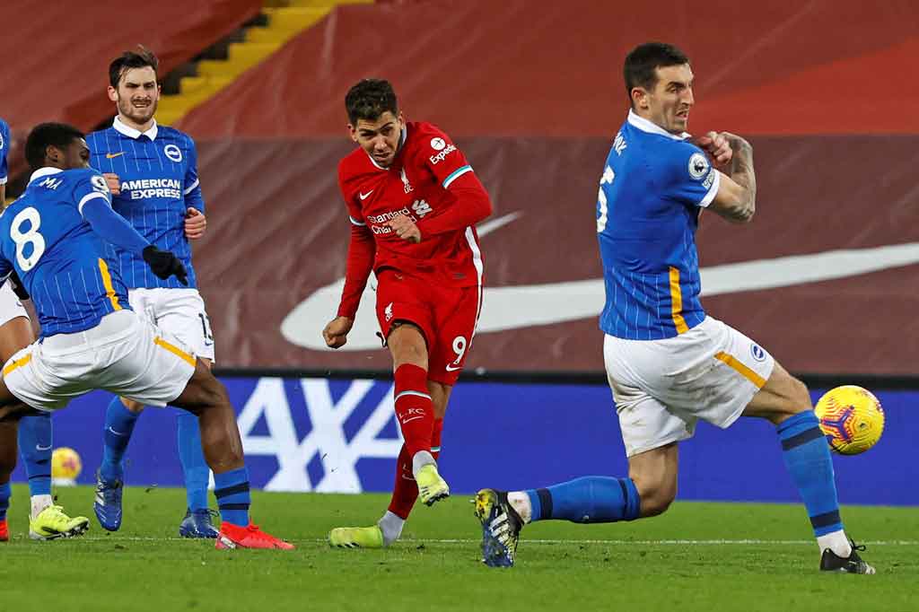 Lini depan Liverpool sedikit membaik di awal babak kedua, tetapi Lewis Dunk tampil gemilang dengan dua hadangan untuk memotong umpan silang Andy Robertson dan bola sambaran Roberto Firmino.