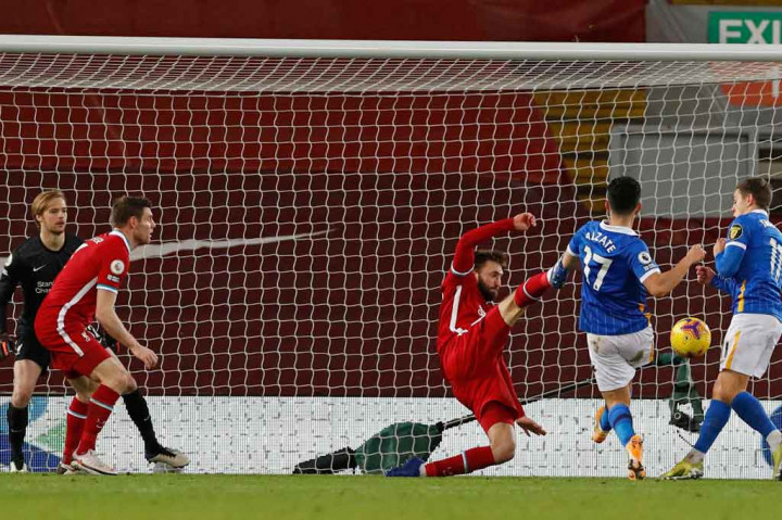 Ironisnya, Phillips yang solid di babak pertama harus menjadi penyebab gol Brighton pada menit ke-56, ketika ia gagal menghalau sundulan Daniel Burn dan bola mengarah ke Steven Alzate yang kemudian melepaskan tendangan kaki kanan dan bersarang ke gawang Liverpool.