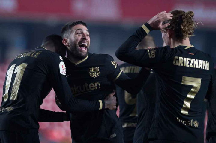 Lantas lima menit berselang Alba mencetak gol keduanya untuk mengamankan kemenangan Barca 5-3 atas Granada dengan tembakan voli menyambut umpan lambung Griezmann.