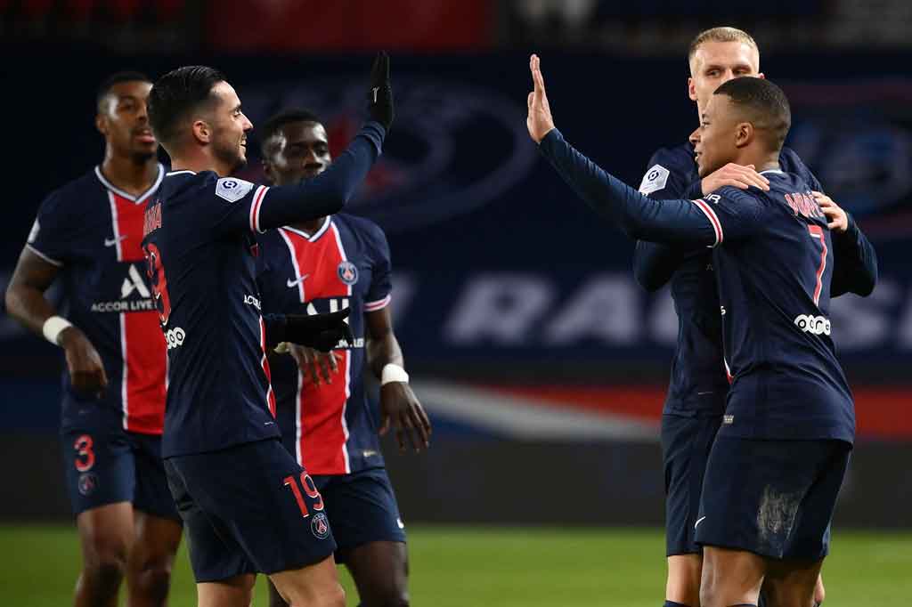 Kylian Mbappe lantas memastikan timnya mengamankan tiga poin saat sepakan jarak jauhnya menggetarkan jala gawang tim tamu pada menit ke-68.