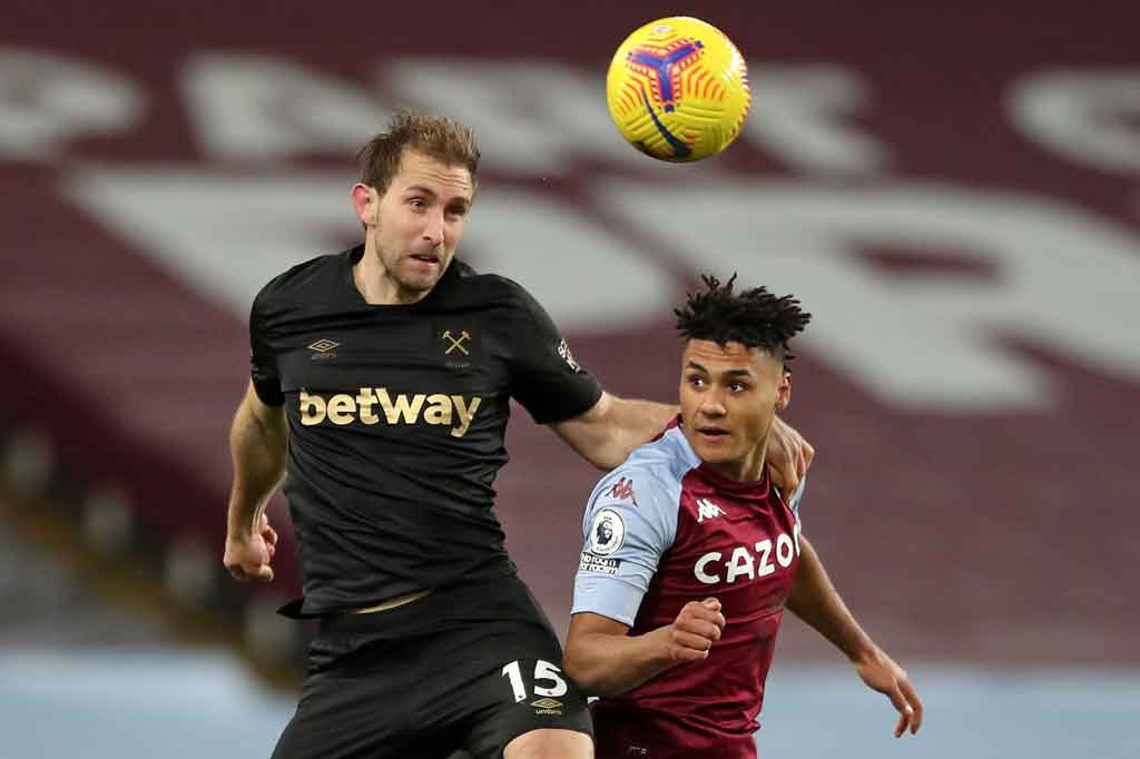 Enam menit berselang, Villa balik mengancam lewat umpan silang Ollie Watkins, tetapi tandukan Craig Dawson melambung tinggi di atas mistar gawang.