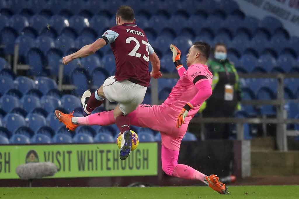 Seperti ketika dikalahkan Chelsea di pertandingan sebelumnya, Burnley tak bisa berbuat banyak untuk mengancam gawang City dan keunggulan The Citizens bertahan hingga bubaran.