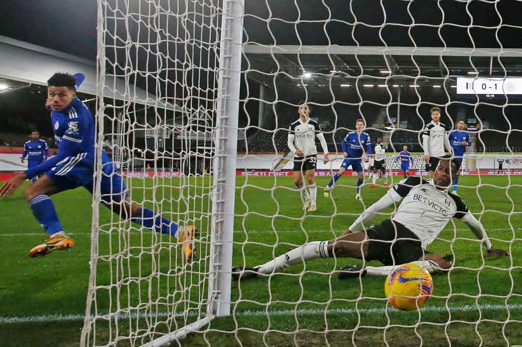 Pada menit ke-44 tim tamu berhasil menggandakan keunggulan mereka saat James Justin mengkonversi umpan tarik Maddison demi memperdaya Areola.
