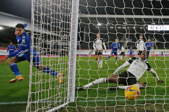 Pada menit ke-44 tim tamu berhasil menggandakan keunggulan mereka saat James Justin mengkonversi umpan tarik Maddison demi memperdaya Areola.