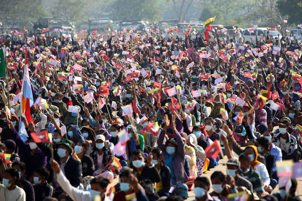 Jenderal Min Aung Hlaing mengambil alih kekuasaan dari Pemerintah Myanmar karena alasan ada kecurangan pada pemilu November tahun lalu. Namun, Komisi Pemilihan Umum Myanmar membantah tuduhan tersebut.