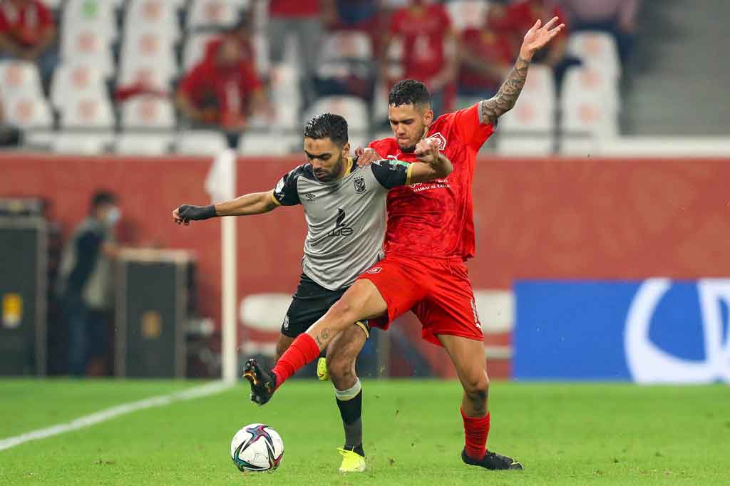 Wakil Qatar Al Duhail memulai pertandingan dengan cukup baik, namun sang juara Afrika Al Ahly mendapatkan irama permainannya sejak menit kesepuluh dan mulai mendominasi.