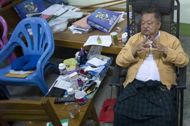 Win Htein, 79, pendukung Suu Kyi sekaligus tahanan politik lama yang puluhan tahun berkampanye untuk menghentikan kekuasaan militer, melalui telepon mengatakan bahwa dia dijemput oleh petugas polisi dengan mobil dari Yangon menuju ibu kota Naypyidaw. Dia tidak menyebutkan tuduhan apa yang ia hadapi.