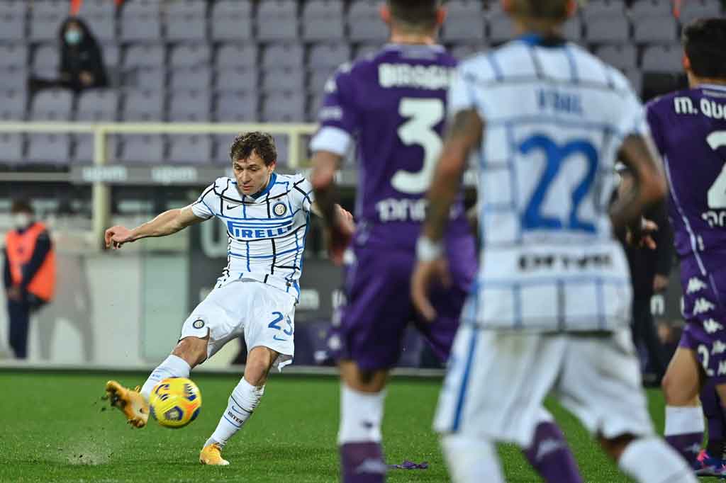 Inter terus menekan dan akhirnya berhasil memecah kebutuan lewat Nicolo Barella pada menit ke-30. Sepakan melengkungnya dari luar kotak penalti gagal dijangkau Dragowski dan masuk ke sudut atas kiri gawang tuan rumah.