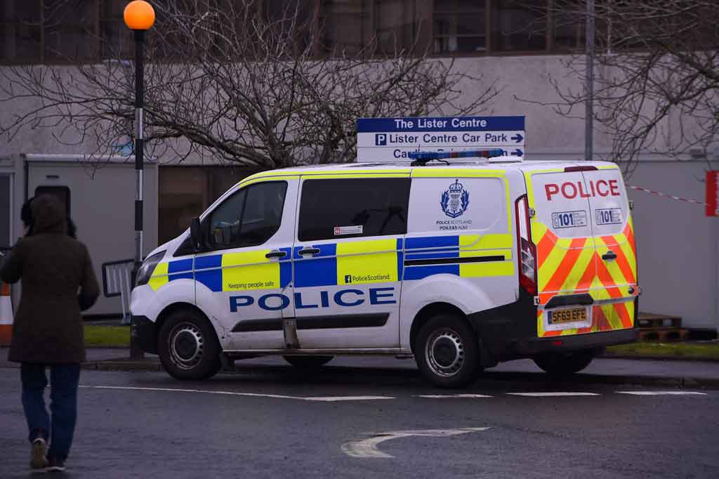 Beberapa saat kemudian ditemukan seorang pria pengemudi mobil berusia 40 tahun, yang dinamai secara lokal sebagai Steven Robertson, tewas setelah menabrak pohon di dekat A76. Paramedis dan polisi menemukannya tewas di tempat kejadian. Polisi mengatakan insiden itu diyakini terkait, tetapi tidak terkait teror. Polisi masih terus melakukan penyelidikan terkait peristiwa tersebut.