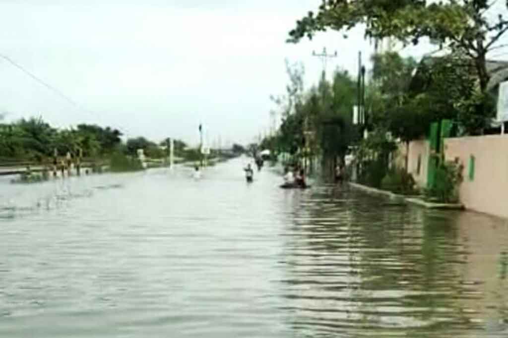 Banjir Rendam Sejumlah Kawasan di Kota Semarang  Medcom.id