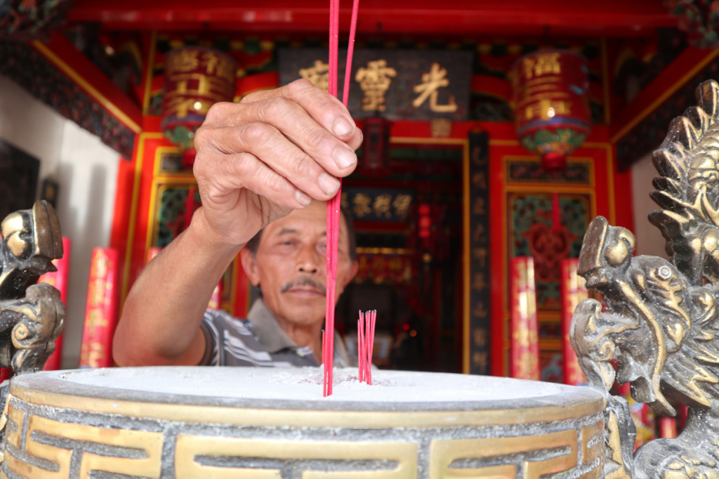 Kebijakan itu untuk mencegah penularan covid-19 di area kelenteng.