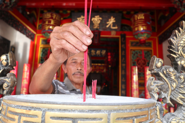 Kebijakan itu untuk mencegah penularan covid-19 di area kelenteng.