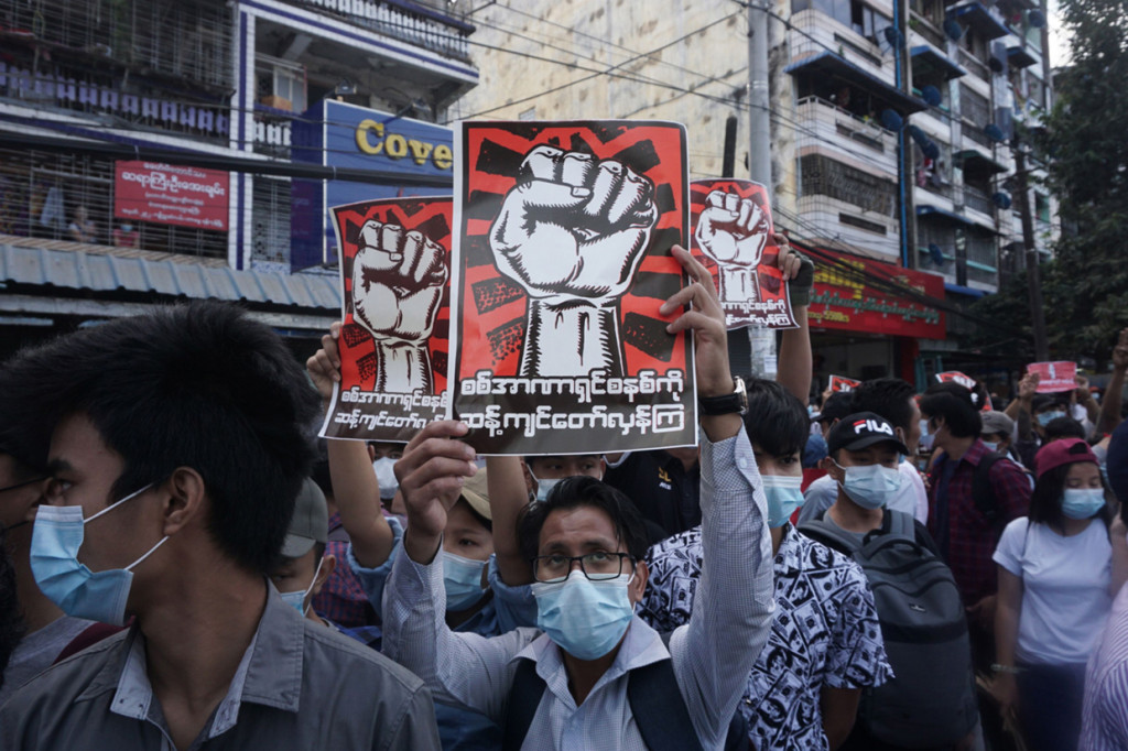 Selain menggelar aksi turun ke jalanan, aksi protes juga dilakukan melalui kampanye ketidakpatuhan sipil yang melibatkan para dokter dan tenaga medis Myanmar yang melakukan aksi mogok kerja sebagai bentuk protes mereka terhadap kudeta militer. Belakangan, para guru dan pegawai pemerintah juga ikut bergabung. 