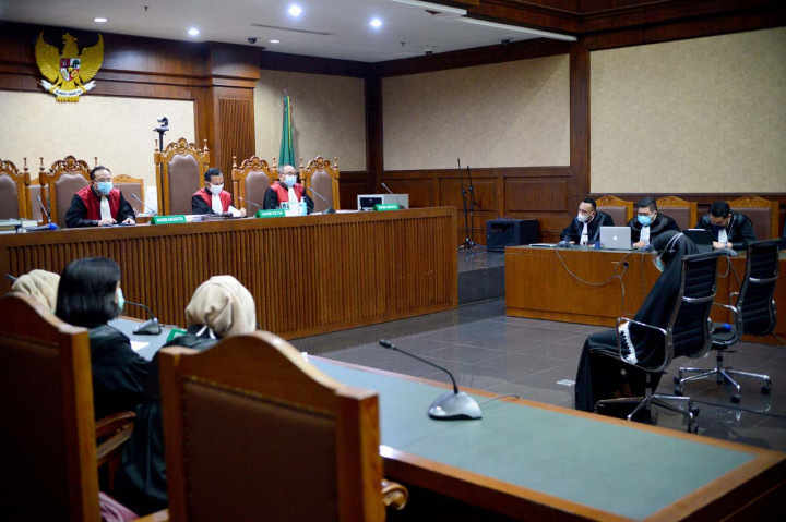 Terdakwa kasus suap pengurusan pengajuan fatwa Mahkamah Agung (MA) untuk membebaskan Djoko Tjandra, Jaksa Pinangki Sirna Malasari, divonis hukuman 10 tahun penjara. Dia juga dikenakan denda Rp600 juta subsider enam bulan penjara.