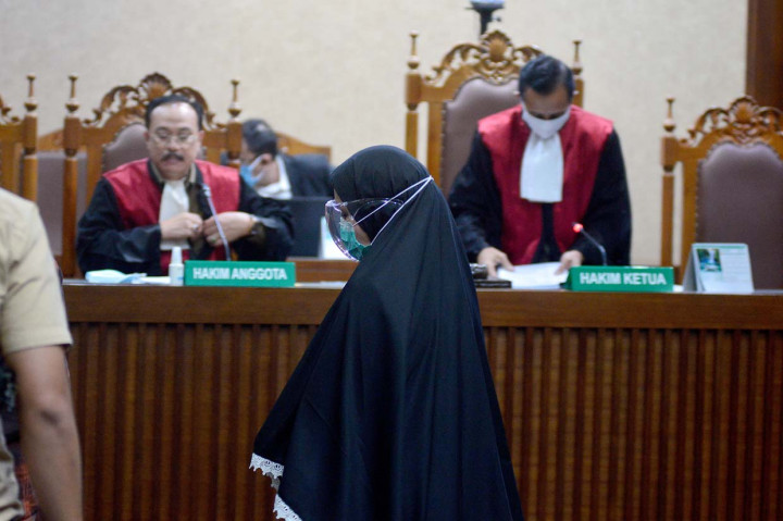 Dalam perkara ini Pinangki didakwa menerima sebesar US$500 ribu dari US$1 juta yang dijanjikan untuk mengurus fatwa MA. Fatwa ini merujuk pada peninjauan kembali (PK) putusan Nomor 12 Tanggal 11 Juni 2009 atas kasus cessie Bank Bali yang menjatuhkan pidana penjara selama dua tahun kepada Djoko Tjandra.
 