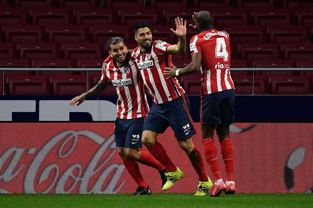 Atletico memasuki babak kedua dengan inisiatif lebih menyerang dan tempo yang sedikit lebih tinggi setiap menguasai bola. Hasilnya, pada menit ke-50, Suarez mencetak gol keduanya dengan penyelesaian cermat menyambut umpan silang voli Renan Lodi untuk membawa Atletico berbalik memimpin 2-1 atas Celta.